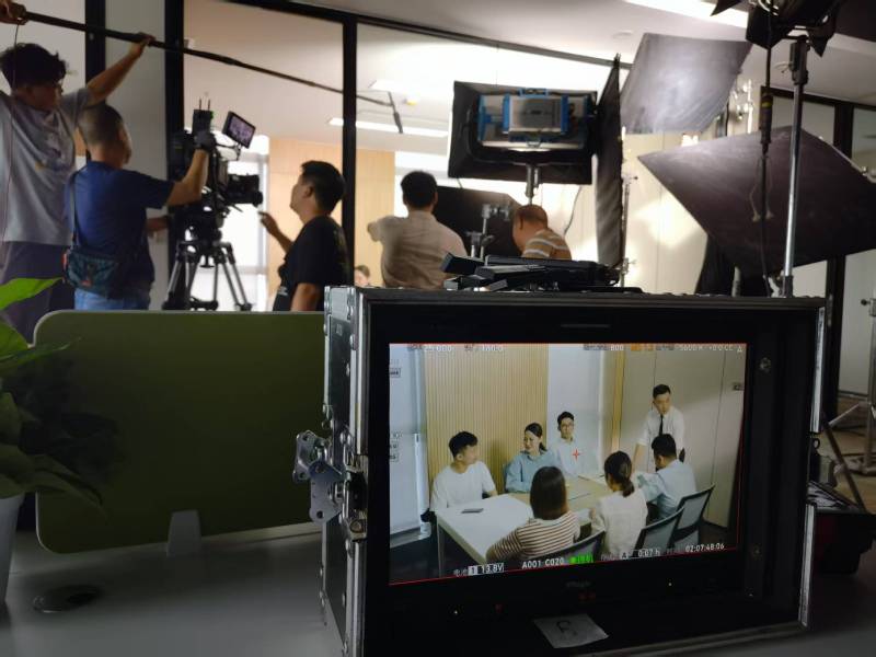 城区TVC拍摄公司：科技产品视觉化大师，诠释未来感与功能美学